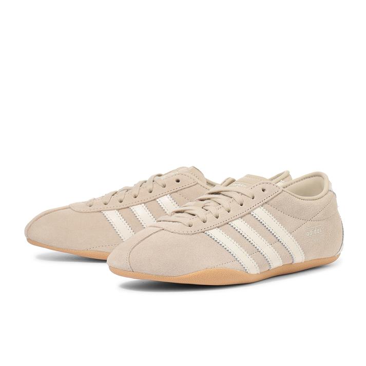 『アディダス（adidas）』 トーキョーのサイズ感や魅力とは？ 抜け感を生むオシャレな履きこなし方