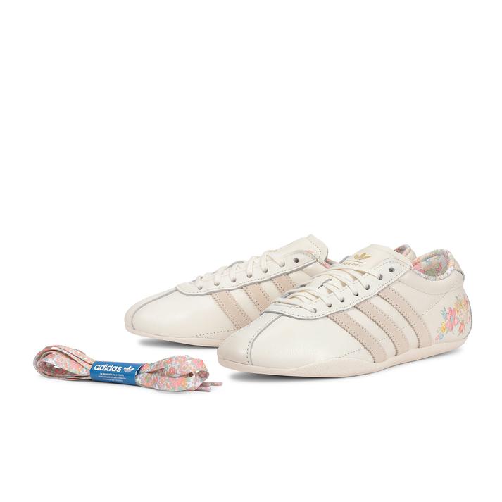 『アディダス（adidas）』 トーキョーのサイズ感や魅力とは？ 抜け感を生むオシャレな履きこなし方