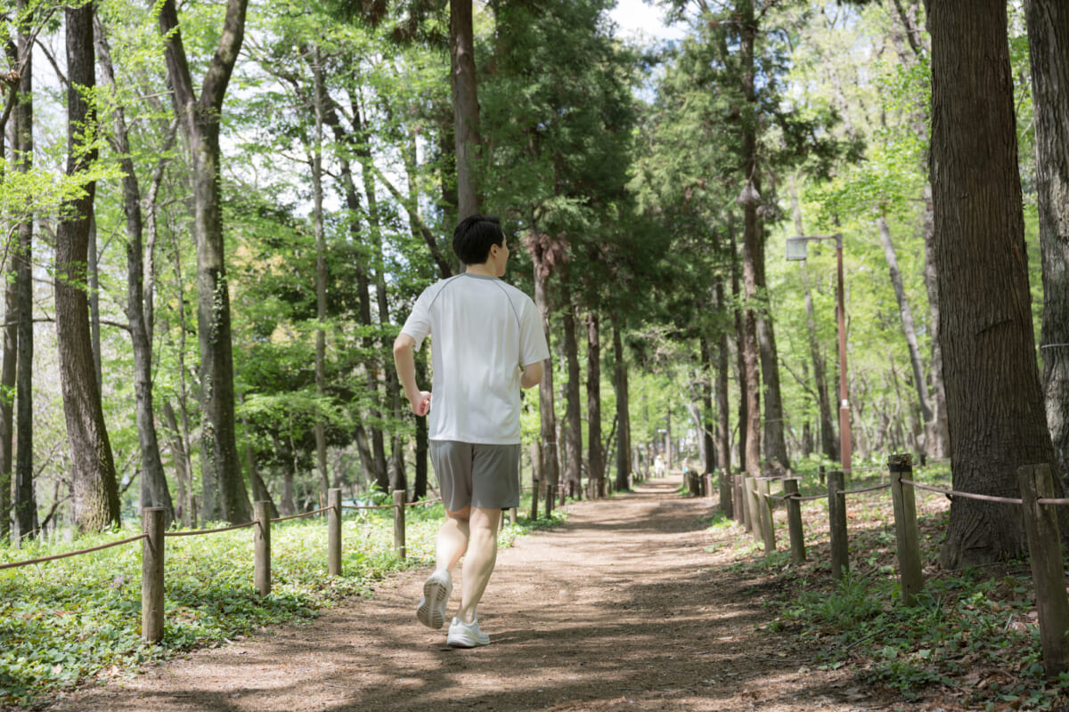 【2026年夏】夏のランニングを快適に！ 暑くてもランを楽しむウェア・シューズの選び方