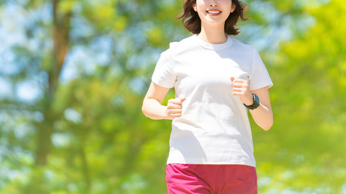 【2026年夏】夏のランニングを快適に！ 暑くてもランを楽しむウェア・シューズの選び方
