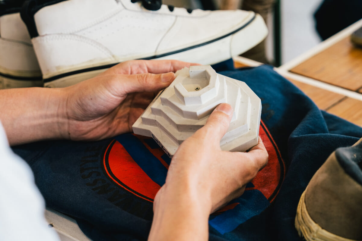 「VANSのソールは吸盤だと思っていた」。90年代のスケートシーンを、手のひらに残す土屋敬志さん【MY AUTHENTIC】