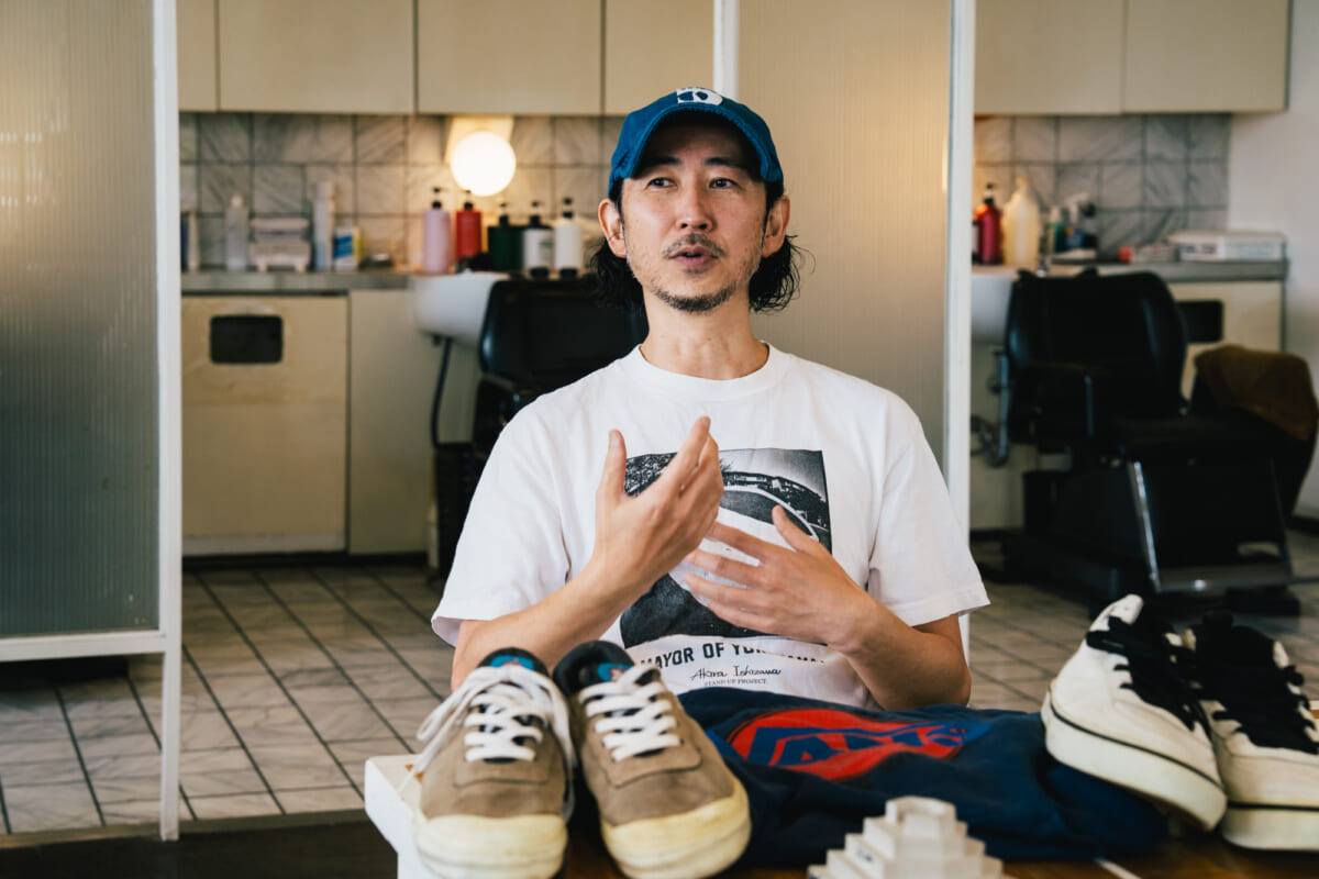 「VANSのソールは吸盤だと思っていた」。90年代のスケートシーンを、手のひらに残す土屋敬志さん【MY AUTHENTIC】