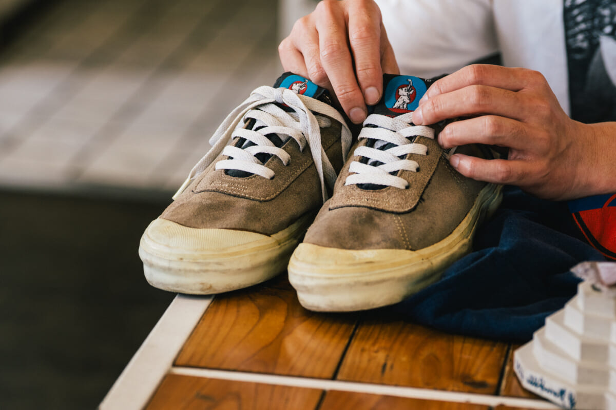 「VANSのソールは吸盤だと思っていた」。90年代のスケートシーンを、手のひらに残す土屋敬志さん【MY AUTHENTIC】