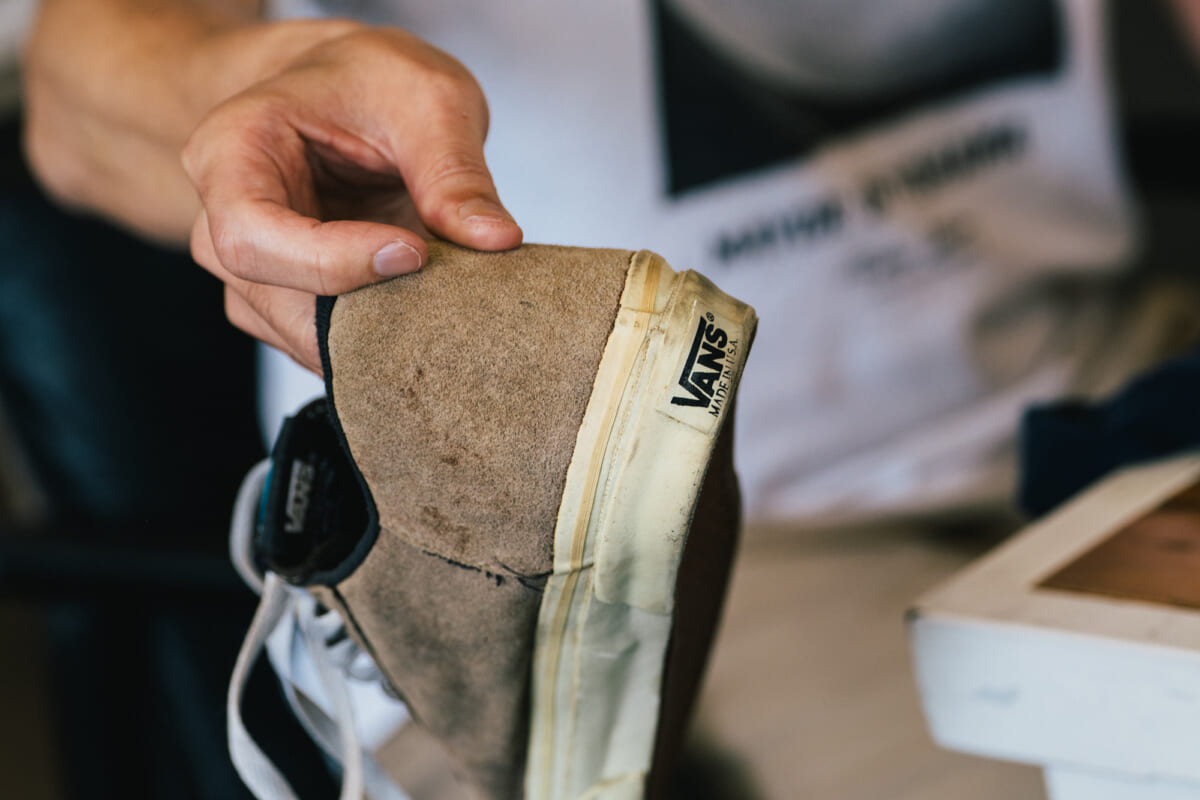 「VANSのソールは吸盤だと思っていた」。90年代のスケートシーンを、手のひらに残す土屋敬志さん【MY AUTHENTIC】