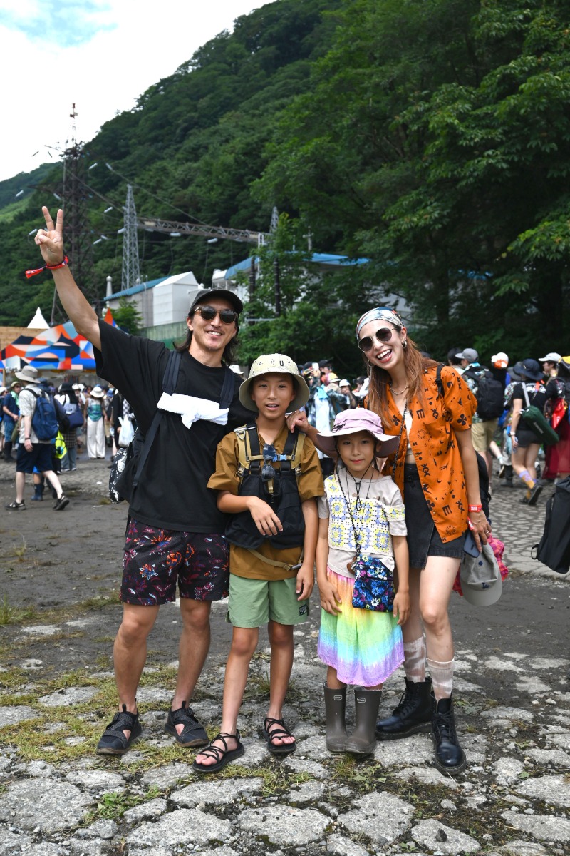 【フジロック2026足元スナップ】フェスファッションは足元から。23組の愛用シューズ&全身スタイル 【フジロック2026足元スナップ】フェスファッションは足元から。23組の愛用シューズ&全身スタイル