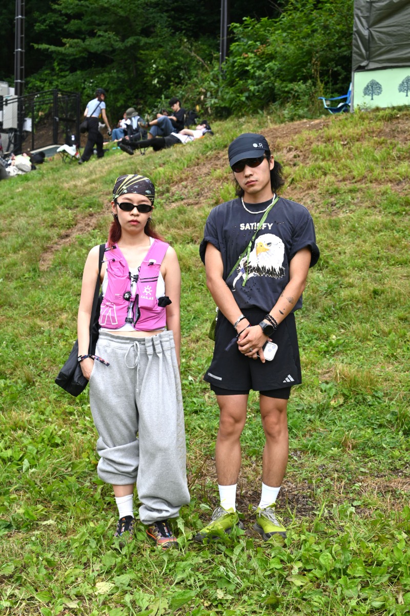 【フジロック2026足元スナップ】フェスファッションは足元から。23組の愛用シューズ&全身スタイル 【フジロック2026足元スナップ】フェスファッションは足元から。23組の愛用シューズ&全身スタイル