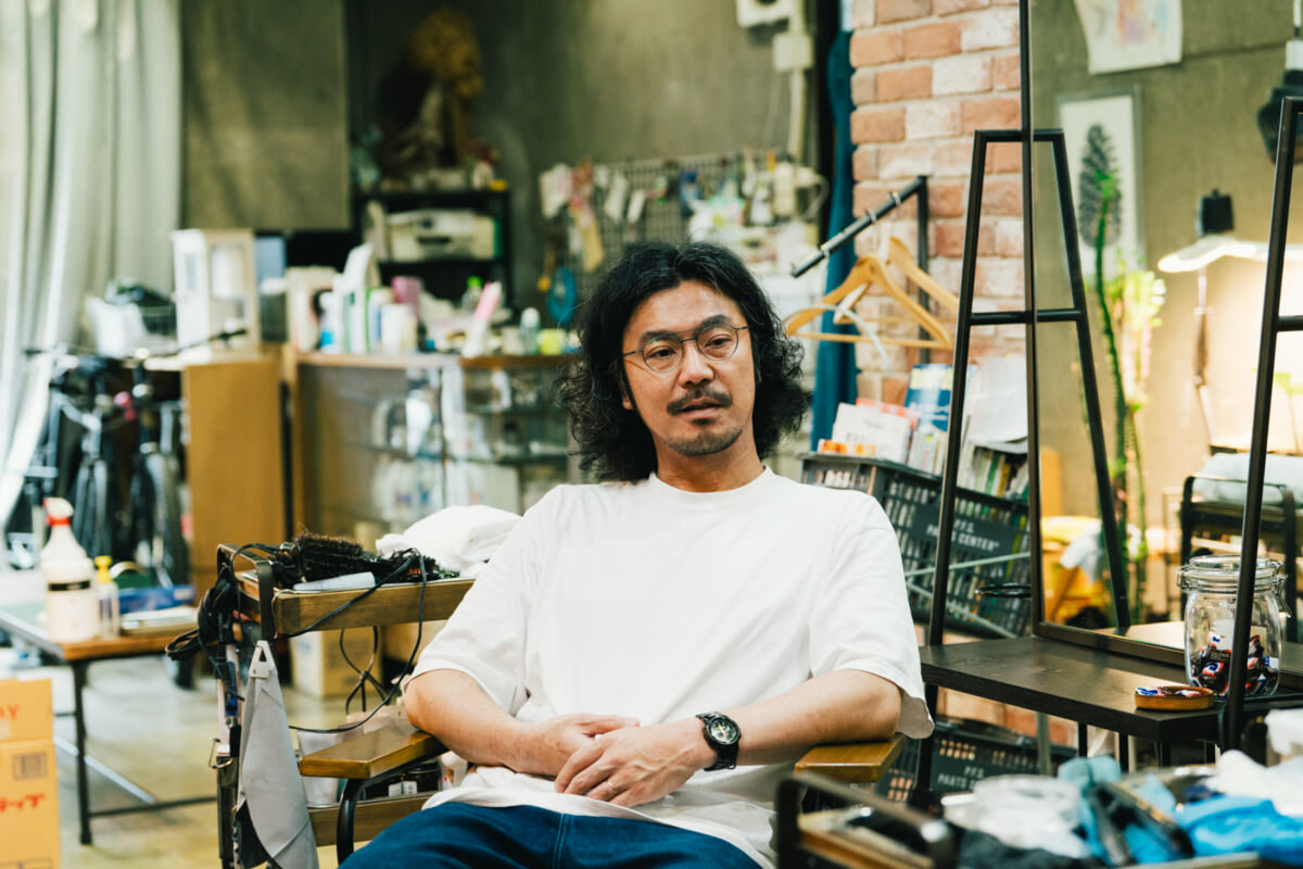 看板も料金表もない美容室で、毎日履く黒の一足。美容師・小澤悠作さんのVANS オーセンティック【MY AUTHENTIC】 看板も料金表もない美容室で、毎日履く黒の一足。美容師・小澤悠作さんのVANS オーセンティック【MY AUTHENTIC】