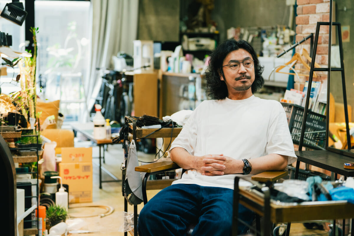 看板も料金表もない美容室で、毎日履く黒の一足。美容師・小澤悠作さんのVANS オーセンティック【MY AUTHENTIC】 看板も料金表もない美容室で、毎日履く黒の一足。美容師・小澤悠作さんのVANS オーセンティック【MY AUTHENTIC】