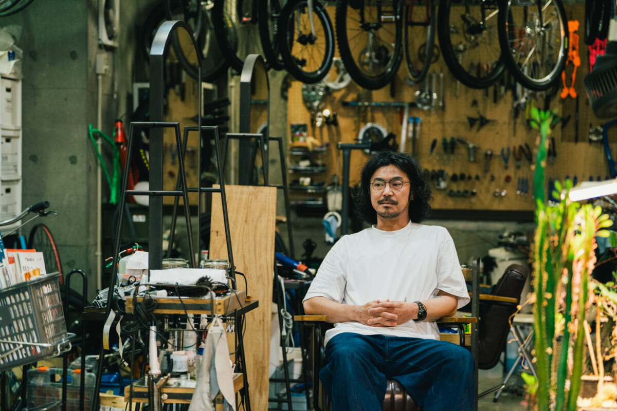 看板も料金表もない美容室で、毎日履く黒の一足。美容師・小澤悠作さんのVANS オーセンティック【MY AUTHENTIC】 看板も料金表もない美容室で、毎日履く黒の一足。美容師・小澤悠作さんのVANS オーセンティック【MY AUTHENTIC】