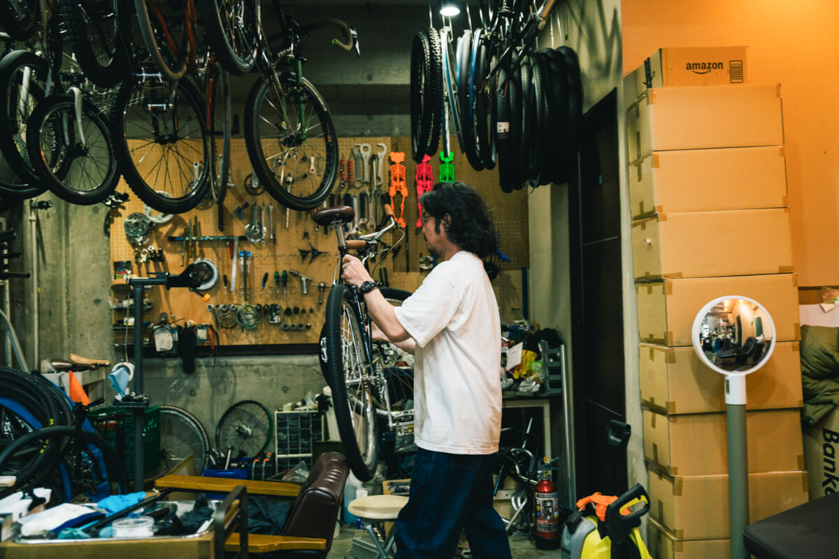 看板も料金表もない美容室で、毎日履く黒の一足。美容師・小澤悠作さんのVANS オーセンティック【MY AUTHENTIC】 看板も料金表もない美容室で、毎日履く黒の一足。美容師・小澤悠作さんのVANS オーセンティック【MY AUTHENTIC】