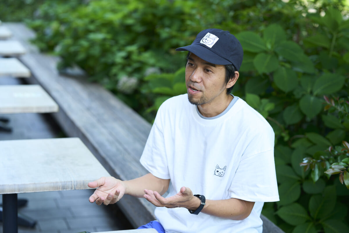 段ボールも、VANSも、触れてわかるものがある。アーティスト・儀間朝龍さんのVANS オーセンティック【MY AUTHENTIC】