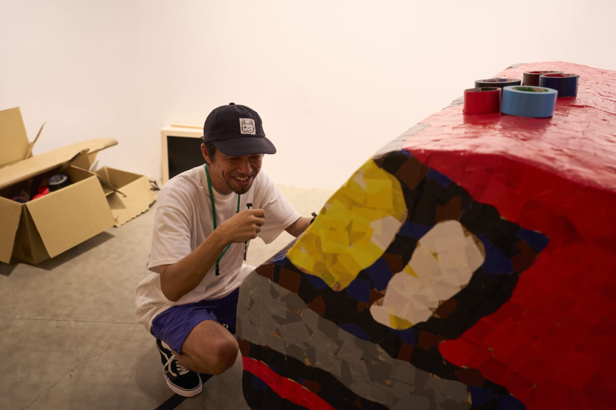 段ボールも、VANSも、触れてわかるものがある。アーティスト・儀間朝龍さんのVANS オーセンティック【MY AUTHENTIC】